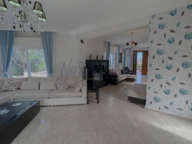 Sophisticated 4 Bedroom Modern Seafront Villa