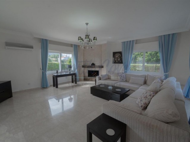 Sophisticated 4 Bedroom Modern Seafront Villa