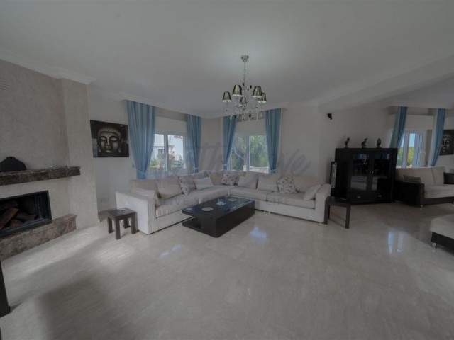 Sophisticated 4 Bedroom Modern Seafront Villa