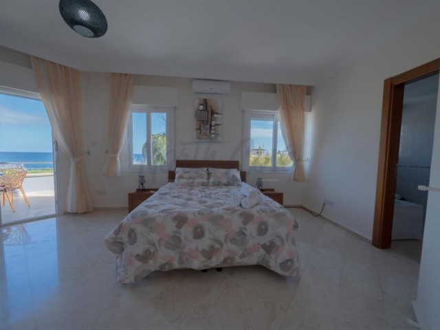 Sophisticated 4 Bedroom Modern Seafront Villa