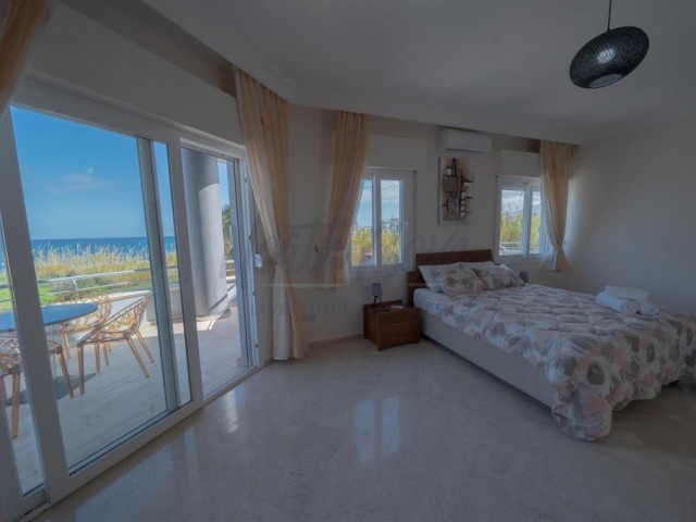 Sophisticated 4 Bedroom Modern Seafront Villa