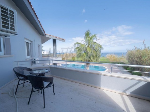 Sophisticated 4 Bedroom Modern Seafront Villa