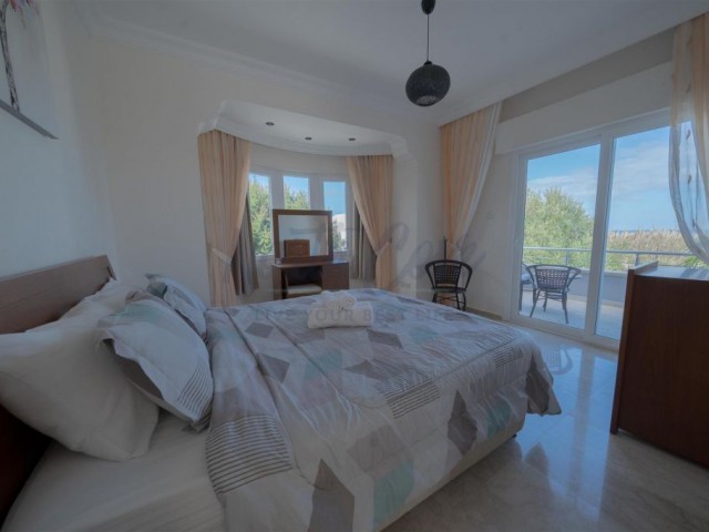 Sophisticated 4 Bedroom Modern Seafront Villa