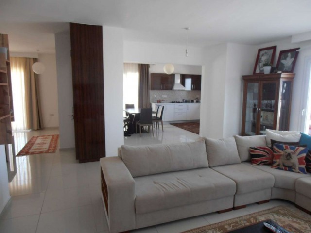 Penthouse Kaufen in Girne Merkez, Kyrenia