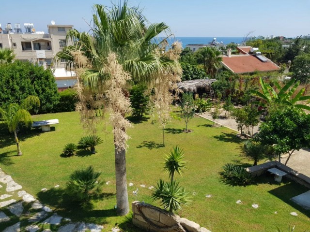 Karaoğlanoğlu Girne deniz manzaralı (30 m denize) 420 m2 3+2 ... 2676 m2  bahçesiyle modern villa
