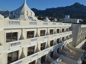 Girne'de yüzde 90 ı tamamlanmış 5 yıldızlı ve casinolu Hotel.....