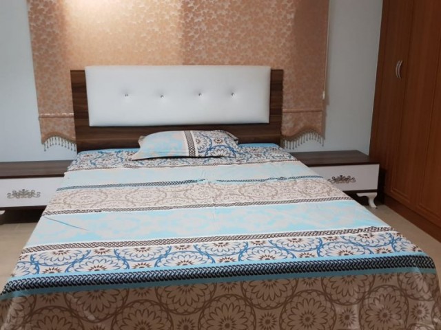 Girne Alsancakta Havuzlu sitede 3+1, full eşyalı, 500 stg kiracısı ile birlikte.