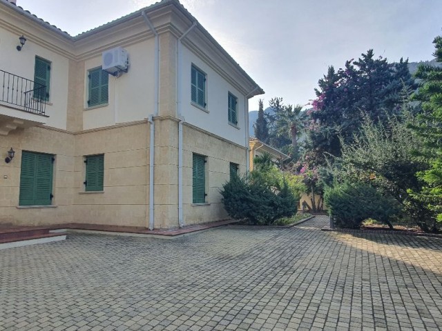 950m2 with magnificent mountain and sea views in Çatalköy. this magnificent villa with 5 bedrooms and a swimming pool in 3.5 acres of land, the view of which is never closed ** 