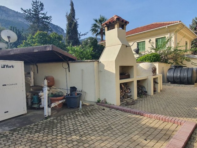 950m2 with magnificent mountain and sea views in Çatalköy. this magnificent villa with 5 bedrooms and a swimming pool in 3.5 acres of land, the view of which is never closed ** 