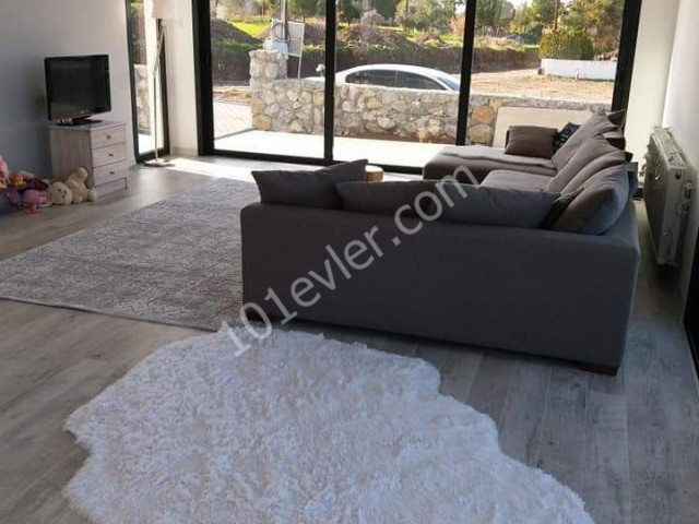 There are 3 +1 Cobs with a garden of 1000 m2 made of special construction (heating cooling) sheathing in Alsancak, 280,000 GBP Equivalent to 4+1 320,000 GBP, including a pool... MOVE NOW ** 