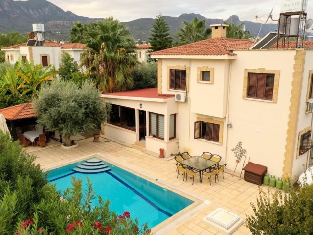 A detached villa with a 4+2, 4×8 Pool and a 750m2 garden in the Lemar district of Karakum, Kyrenia. ** 