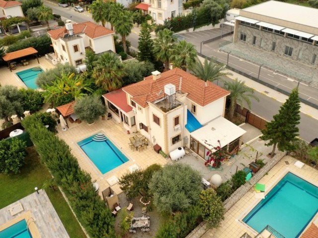 A detached villa with a 4+2, 4×8 Pool and a 750m2 garden in the Lemar district of Karakum, Kyrenia. ** 