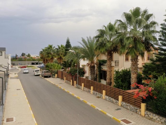 Girne Karakum Lemar bölgesi, 4+2 , 4×8 Havuz ve 750m2 bahçeli müstakil villa.