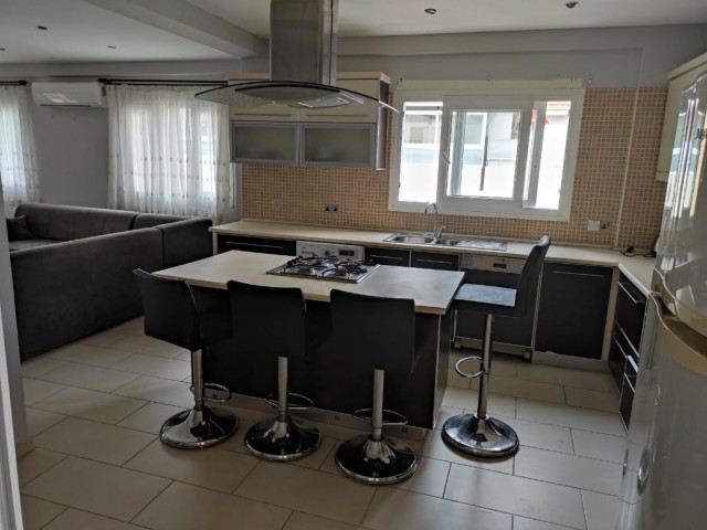 Penthouse To Rent in Girne Merkez, Kyrenia