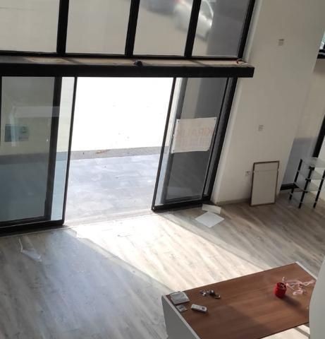 Girne işlek ana cadde uzeri triplex  450m2 komple dükyan.Ofis,Banka, Sağlık merkezi olmaya elverişli, Park sorunu yok...