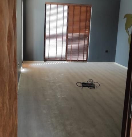 Girne işlek ana cadde uzeri triplex  450m2 komple dükyan.Ofis,Banka, Sağlık merkezi olmaya elverişli, Park sorunu yok...