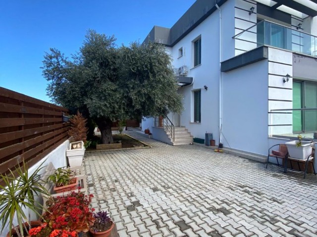 Girne Zeytinlik ikiz Villa 170 m2 bahçeli esyasız 240000£ eşyalı 246.000£