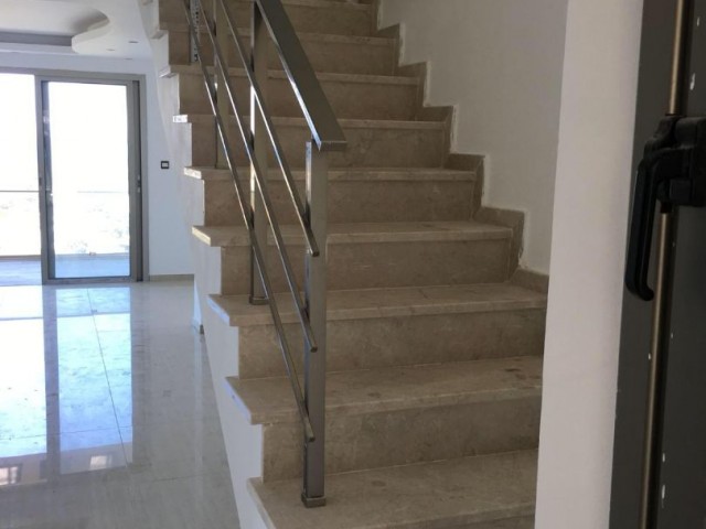 Girne Feo Akacan bölgesi dublex 190 m2 penthouse. 8 ve 9. uncu katlar.