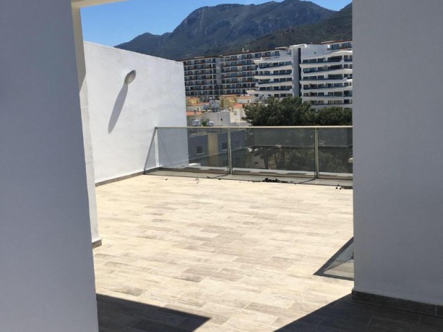 Girne Feo Akacan bölgesi dublex 190 m2 penthouse. 8 ve 9. uncu katlar.