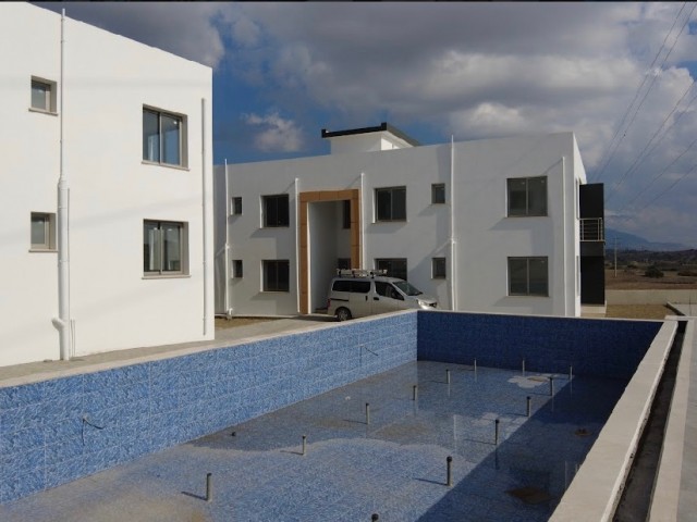 Kyrenia Im Hals...Geräumige Apartments mit Garten oder Terrasse 100 Meter von der alten Gehrung Straße..fertig fertig ** 