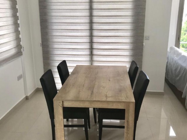 Girne Kar Market bölgesi 3+1, full, çift balkon,3 wc....Aile veya Çalışan icın...Öğrenciye verilmeyecek