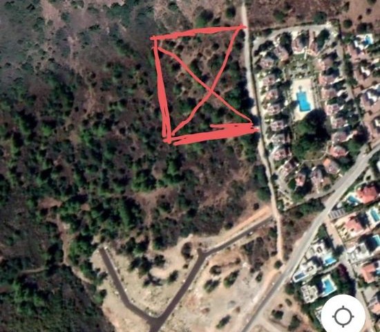 The back of Kyrenia Hasan Uzun Petrol is 5.5 acres, the land with the same title of villalik.... ** 