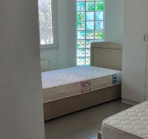 20 Temmuz Futbol Statyumu karşısı 15 odalı, 600m2 komple  kiralık bina 45.000 TL aylık kira bedelidir