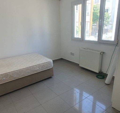 20 Temmuz Futbol Statyumu karşısı 15 odalı, 600m2 komple  kiralık bina 45.000 TL aylık kira bedelidir