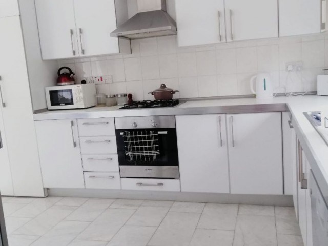 Girne Esentepe günlük kiralık villa, özel havuzlu( tek gün ve organizasyonlarda  insan sayısına göre  fiyat değişir)