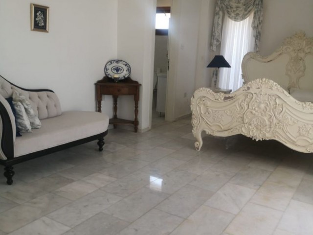 Girne Esentepe günlük kiralık villa, özel havuzlu( tek gün ve organizasyonlarda  insan sayısına göre  fiyat değişir)