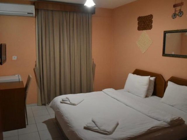 Girne Antik Limanda 15 odalı,full eşyalı,işletmeye hazır Butik Hotel. Satış 1000.000 GBP den 750.000 stg ye düştü..veya Aylık kiralık 3000 GBP  den de 1750 GBP düştü.. Hava parası yok.