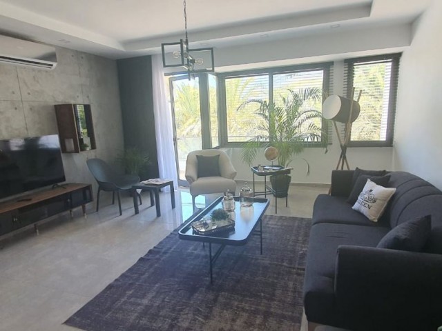 Girne Zeytinlik 3 min to drive center,91 m2 flats with a communal pool .