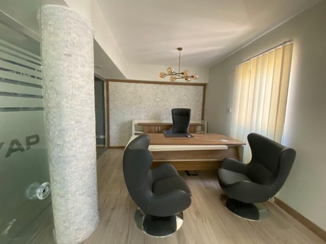 Girne işlek cadde üzerinde 250m2 eşyalı ofis.( veya 500m2 4500 stg)