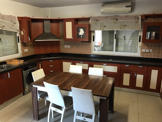 3 bedroom villa in Lefkoşa, Yenişehir ( year upfront, 1 deposut, 1 rent)