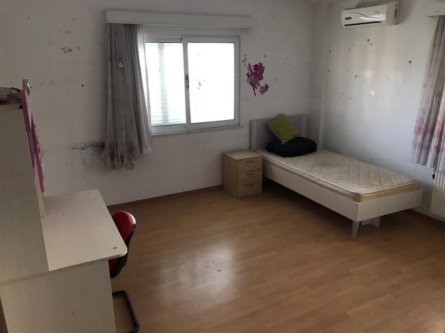 3 bedroom villa in Lefkoşa, Yenişehir ( year upfront, 1 deposut, 1 rent)