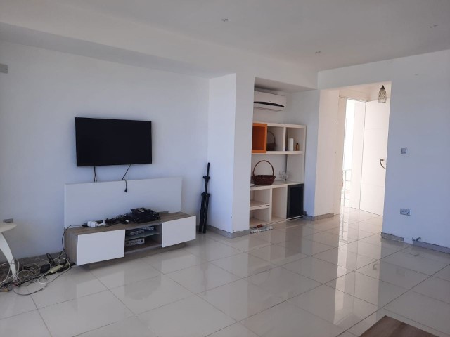 OFIS veya Penthouse..........Girne Karaoğlanoğlu denize sıfır  kiralık 170 m2 2+1 full ve luks