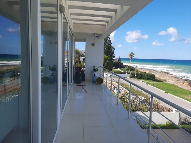 Sefront 2 bedroom 170 m2 property for rent...fully furnished