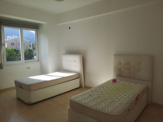 OFIS veya Penthouse..........Girne Karaoğlanoğlu denize sıfır  kiralık 170 m2 2+1 full ve luks