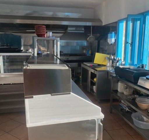 Kyrenia Laptada ist ein antikes Fischerrestaurant, 30 Meter vom Meer entfernt.Kein luftgeld...Er ist immer noch im Geschäft... ** 