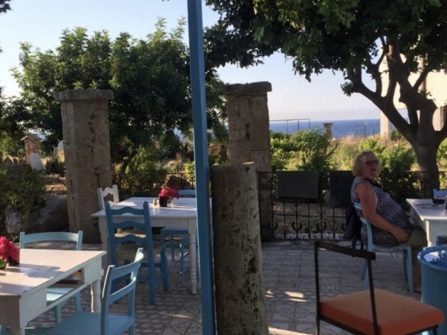 Kyrenia Laptada ist ein antikes Fischerrestaurant, 30 Meter vom Meer entfernt.Kein luftgeld...Er ist immer noch im Geschäft... ** 