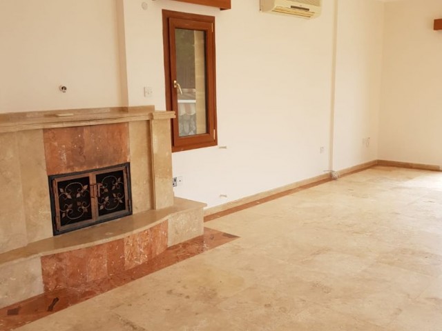 Girne Çatalköy'de 850m2 bahçe ve özel havuzlu müstajil villa.Eşyasız.Eşyalı olarak 2000 GBP verilecektir...