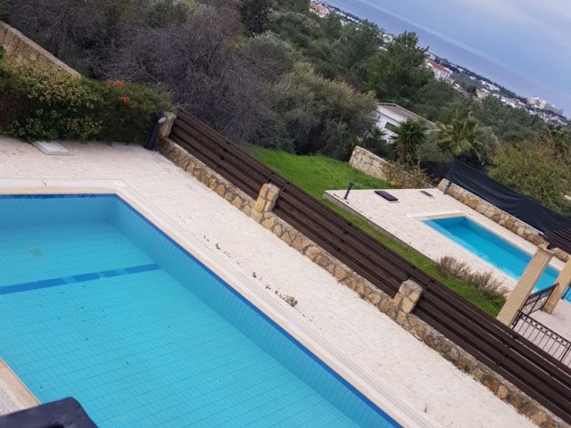 Girne Çatalköy'de 850m2 bahçe ve özel havuzlu müstajil villa.Eşyasız.Eşyalı olarak 2000 GBP verilecektir...