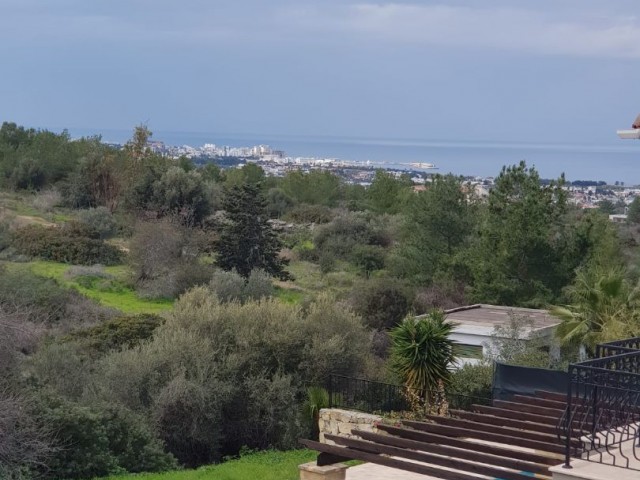 Girne Çatalköy'de 850m2 bahçe ve özel havuzlu müstajil villa.Eşyasız.Eşyalı olarak 2000 GBP verilecektir...