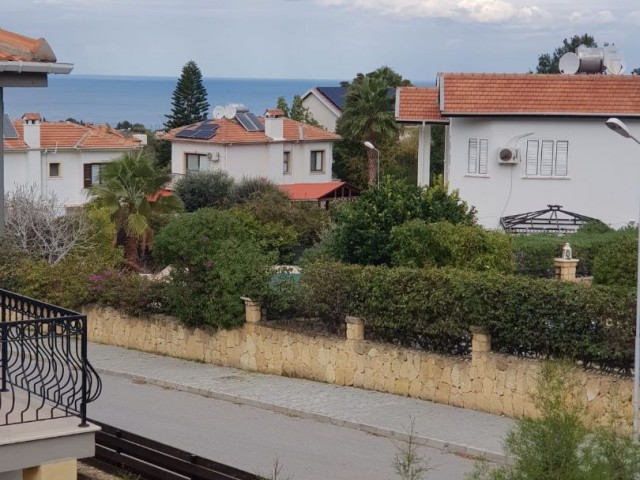 Çatalköy Kyrenia, Sea and mountain view 3 bedroom villa with privet pool.No furniture.