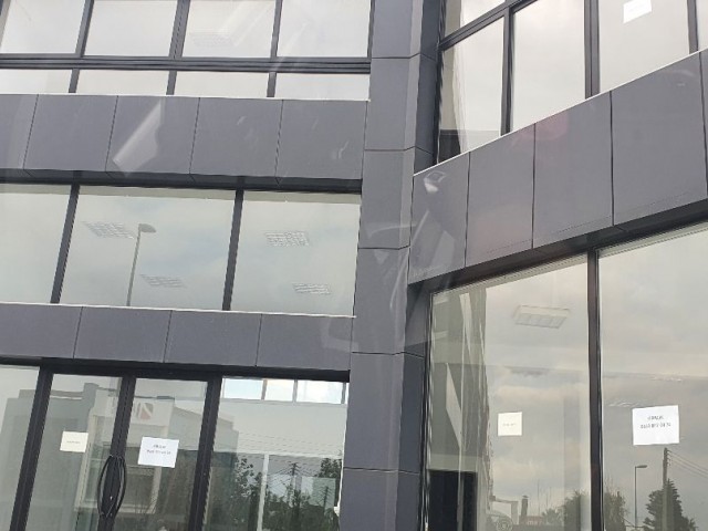 Karaoğlanoğlü Caddesi üzeri Triplex 500m2 ofis veya işyeri için elverişli dükyan