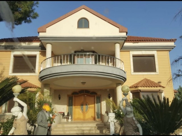 6 + 2-Zimmer-villa in Kyrenia....Türkische Urkunde.Innerhalb von 3,5 Hektar.Die Vogelperspektive ist ganz Nikosia zu Ihren Füßen... ** 