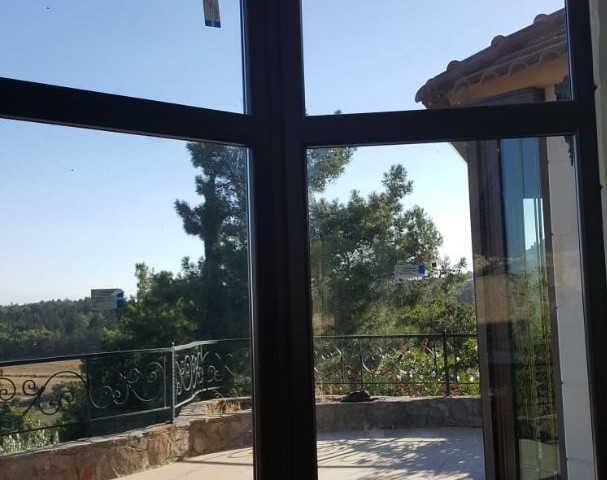 6 + 2 room villa in Kyrenia Ağırdag....Turkish title deed.within 3.5 acres.The whole of Nicosia is at your feet from a bird's Eye view... ** 