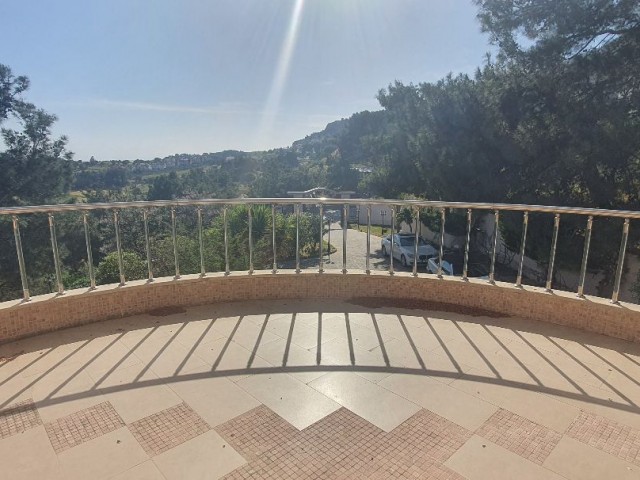 6 + 2 room villa in Kyrenia Ağırdag....Turkish title deed.within 3.5 acres.The whole of Nicosia is at your feet from a bird's Eye view... ** 