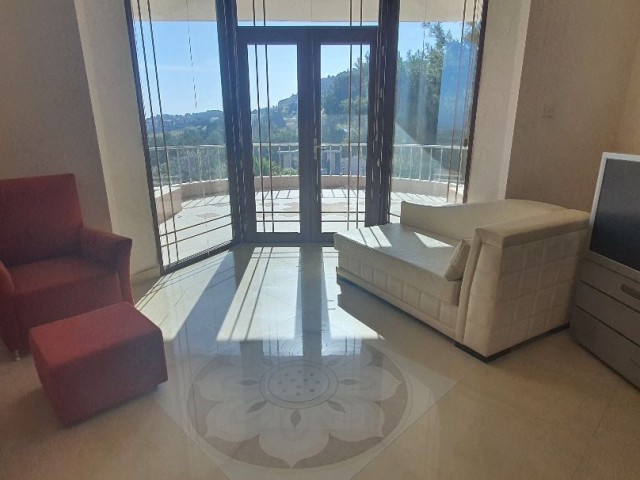 6 + 2 room villa in Kyrenia Ağırdag....Turkish title deed.within 3.5 acres.The whole of Nicosia is at your feet from a bird's Eye view... ** 