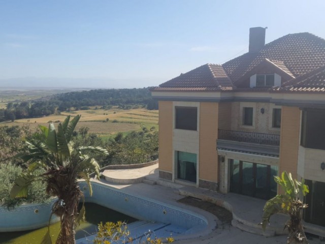 6 + 2-Zimmer-villa in Kyrenia....Türkische Urkunde.Innerhalb von 3,5 Hektar.Die Vogelperspektive ist ganz Nikosia zu Ihren Füßen... ** 